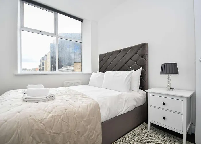 Cosy & Bright 1 Bedroom In *