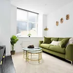 Cosy & Bright 1 Bedroom In *