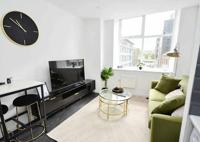 Cosy & Bright 1 Bedroom In Apartment *